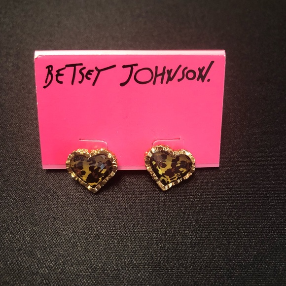 BNWT Betsey Johnson Leopard Print Heart Earrings - Picture 3 of 3